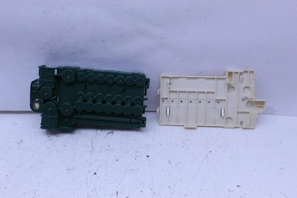 BMW X5 525i 530i E39 2001-2003 maletero caja de relé de fusibles OEM usado Foto 4 de 4