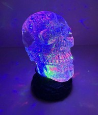Calavera de cristal de Halloween globo iluminado con LED. Video con pantalla de luz brillante automática