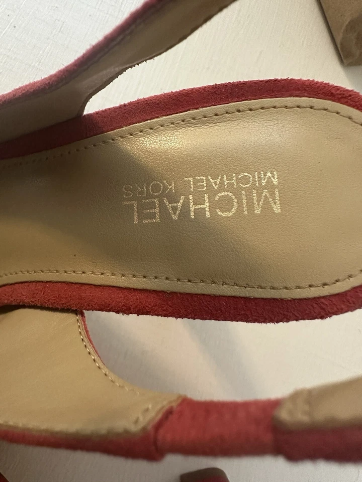 Zapatos de salón Michael Kors Chelsea de gamuza adornados con estrás carmesí talla 6 Foto 2 de 2