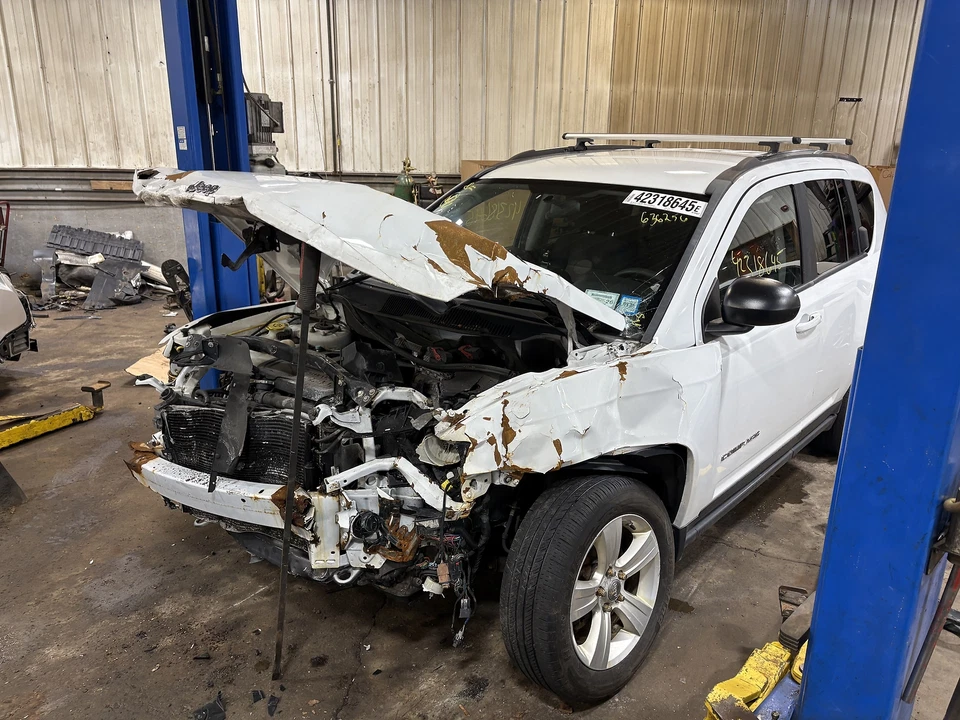 Motor soplador de climatización usado se adapta a: Jeep Compass 2012 grado A Foto 2 de 4