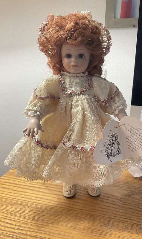 FRANKLIN MINT HEIRLOOM COLLLECTION DOLL