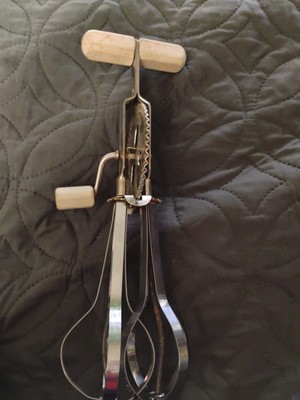 Vtg A&J High Speed Super Center Drive Egg Beater Mixer Hand Crank Wood Handle
