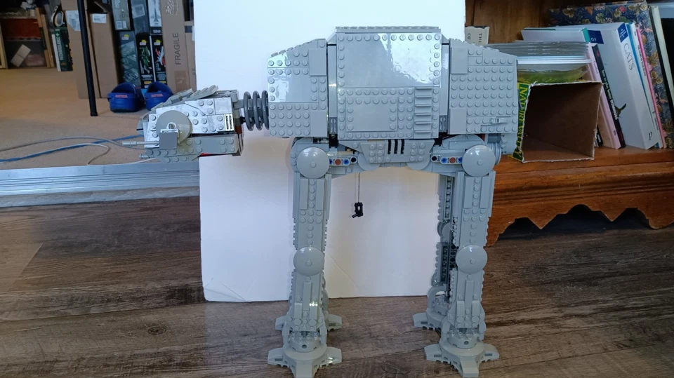 LEGO Star Wars: AT-AT (75288) Foto 2 de 4