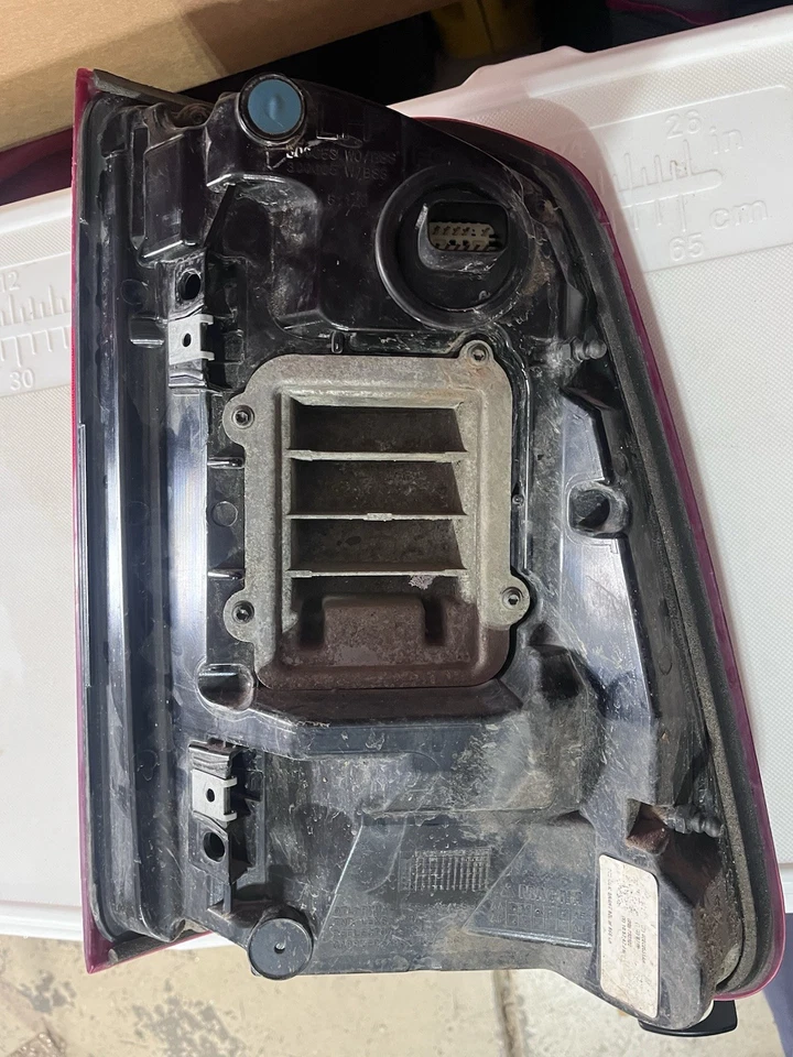 Conjunto de luces traseras Ram 1500 2019-2025 con punto ciego lado izquierdo (conductor) Mopar OEM Foto 2 de 4