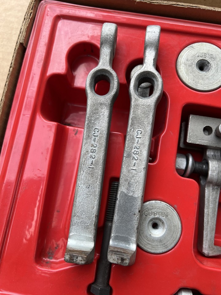 Snap On Tools CJ 282B Bearing Gear Combination Puller Set Complete snap-on-tools-cj-282b-bearing-gear-combination-puller-set-complete