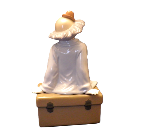 Nadal Clown Circus Figurine Porcelain Sitting on Trunk 2693 Vintage Lovely - Picture 9 of 11