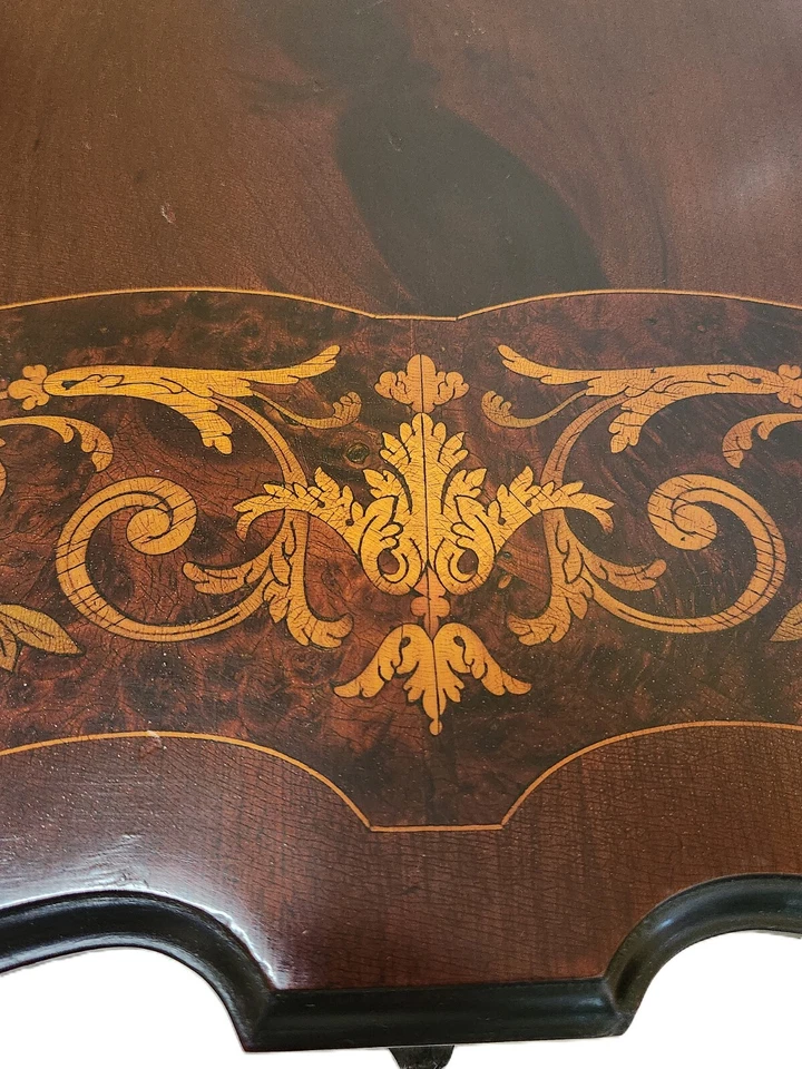 MESA DE SALÓN CENTRAL, incrustaciones de satén, burl, caoba, Luis XV, RJ Horner, 30" cuadrados Foto 4 de 4
