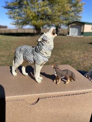 VTG collectible 1990 Timber Wolf Safari LTD Wildlife Animal Toy Plus Smaller