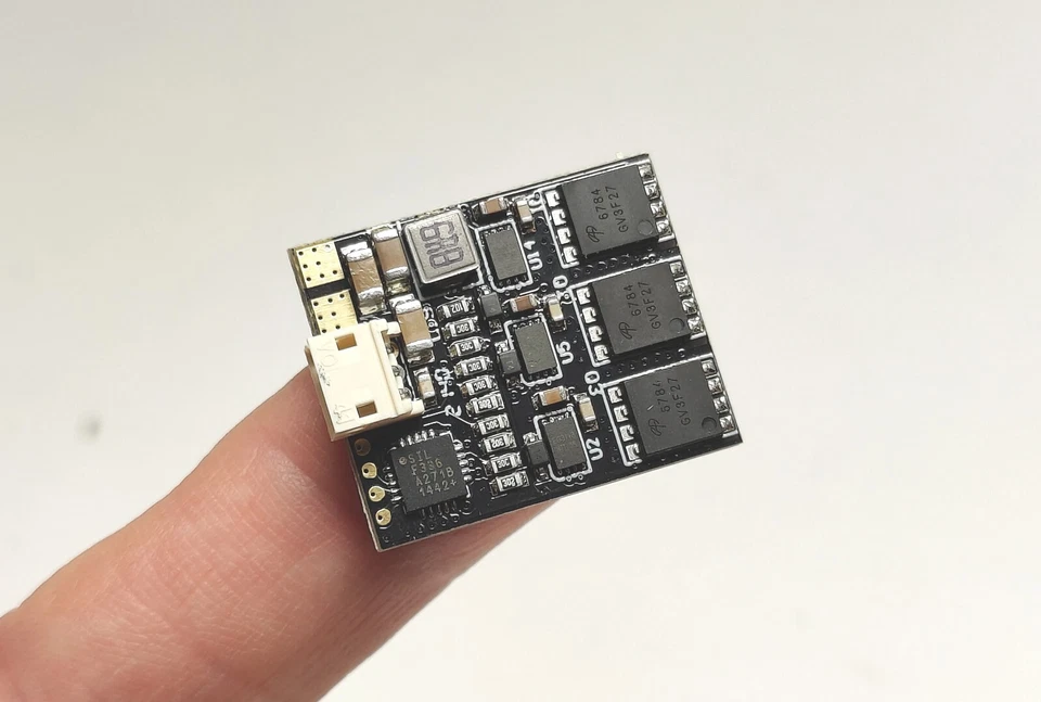 New DasMikro 18A Micro Brushless ESC 5-8.4V Input For PN Racing AWD Micro RC Car - Image 2 of 4