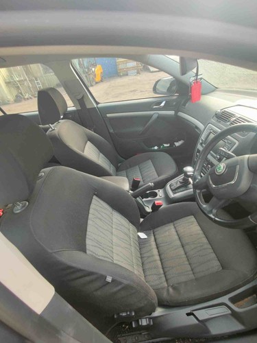 SKODA OCTAVIA MK2 FL 1.8TSI CDA BREAKING GEARBOX NAT 7SP DSG GREY LF8J 2011 - Picture 4 of 9