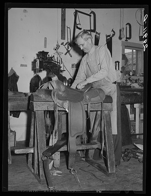 Photo:Elko Nevada 1940 Saddle Maker at Capriola Saddlery