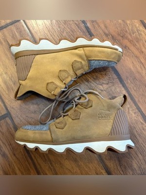 Sorel Kinetic Breakthru Caribou Waterproof Boots Womens 8 tan gray hike trail