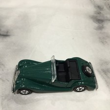 Morgan Plus 8  Tomica 1977 British Racing Green Car No 16