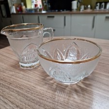 Vintage gepresstes Milchglas Klarglas Milchkännchen und Zuckerdose Set
