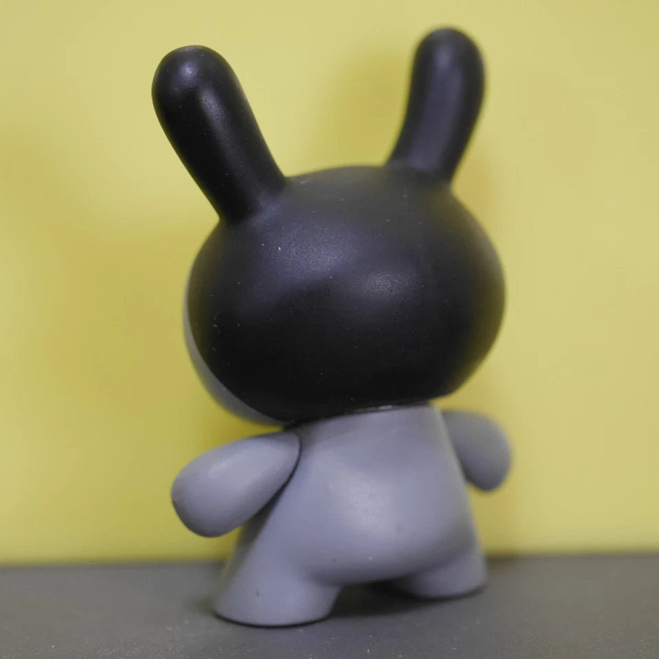 Kidrobot 3"Dunny 2004 DALEK Series Square Eyes Grey Vinyl Figure sell AS IS - Image 4 of 4