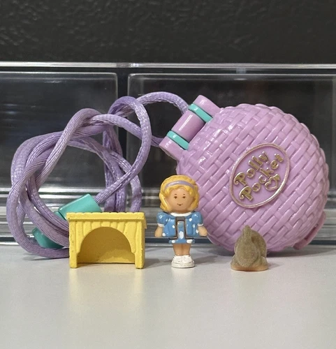 100% Complete vintage 1993 Polly Pocket - Fuzzy Bunny Locket