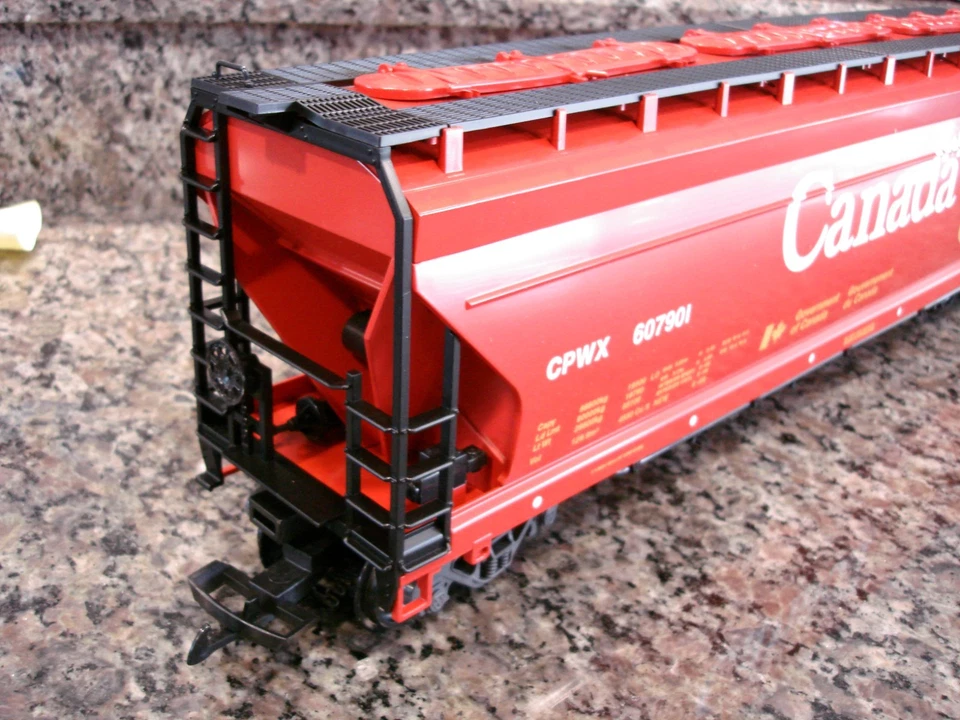 LGB G Gauge The Big Train 42820 Government Of Canada 3 Bay Hopper Freight Car - Image 2 of 4