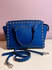 Borsa Michael Kors blu con borchie e tracolla removibile