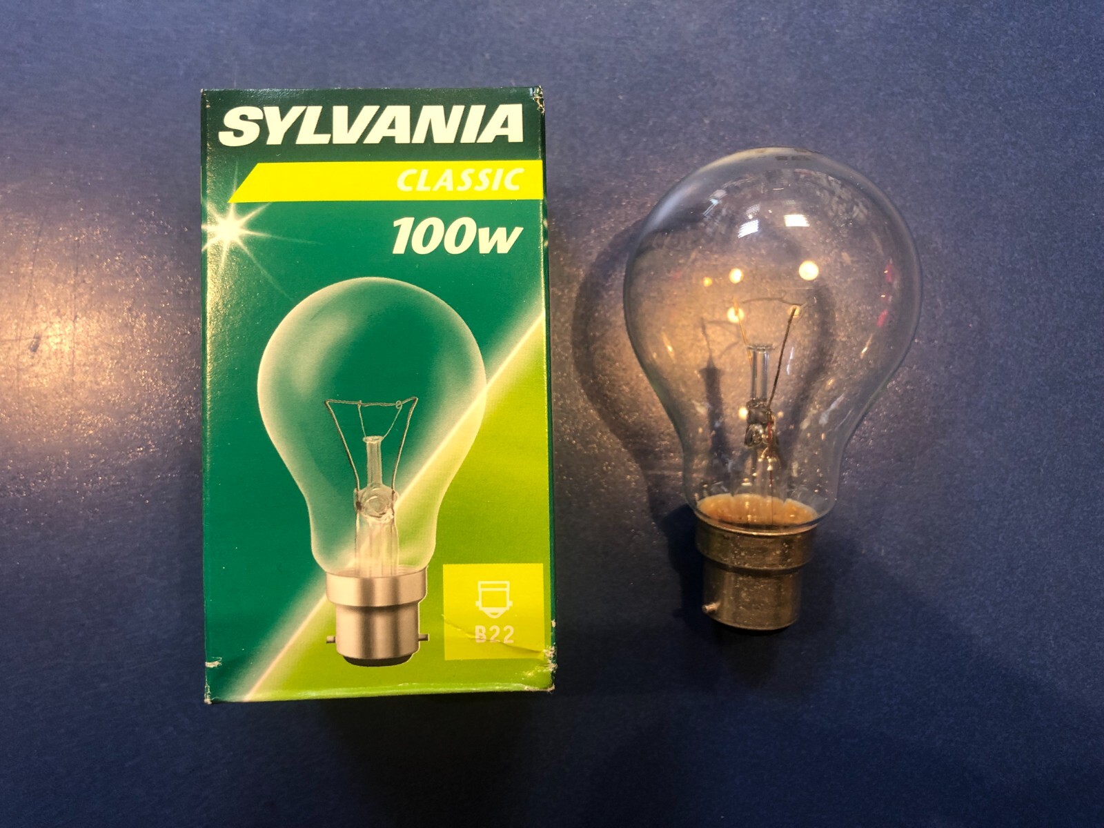 Sylvania Agl Light Bulb B22d 250V 100W Clear Bayonet Base New & Ovp Dimmable