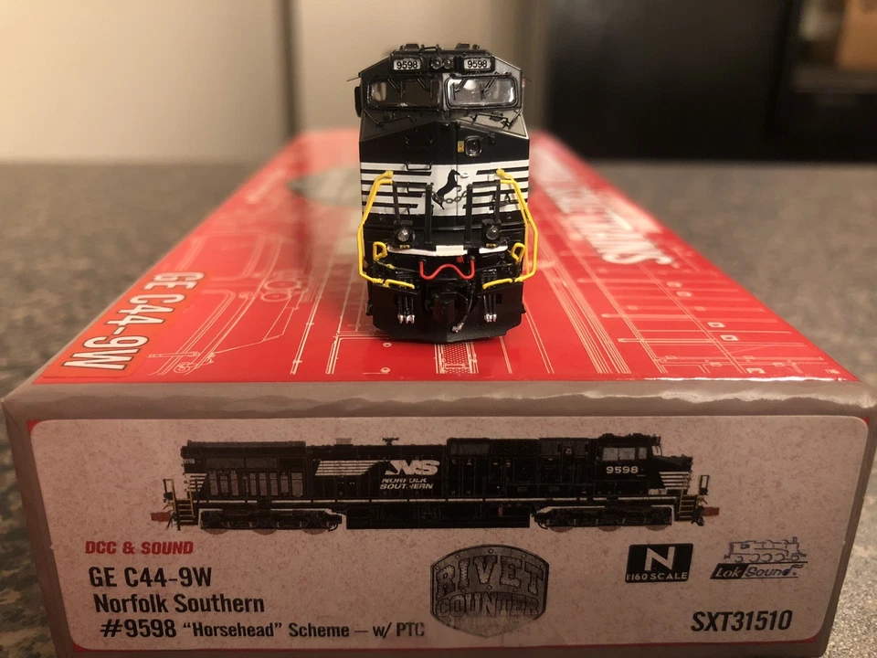 Scaletrains 31510 N scale GE C44-9W Norfolk Southern #9598 DCC sound - Image 4 of 4