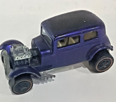 HOT WHEELS REDLINE CLASSIC '32 FORD VICKY PURPLE W/ LIGHT INTERIOR  c1968 USA