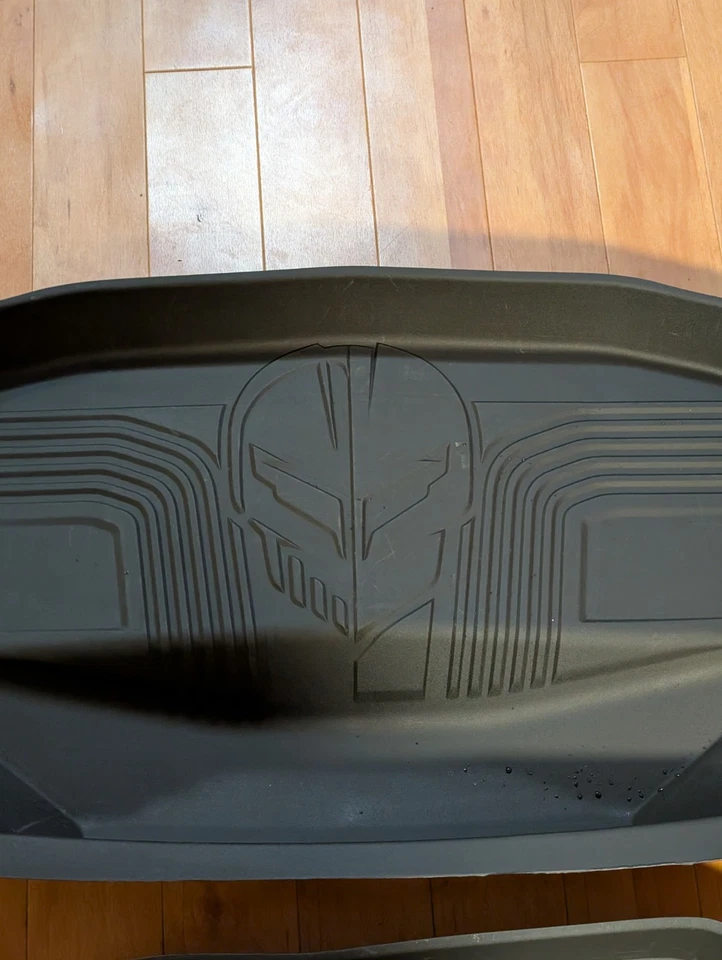 Fabricante de equipos originales GM Cargo Liner Jet Black 20-26 C8 Chevrolet Corvette Stingray cupé 84840624 Foto 2 de 4