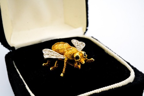 18K Yellow & 14K White Gold Diamond and Sapphire Bee Pin - Picture 9 of 10