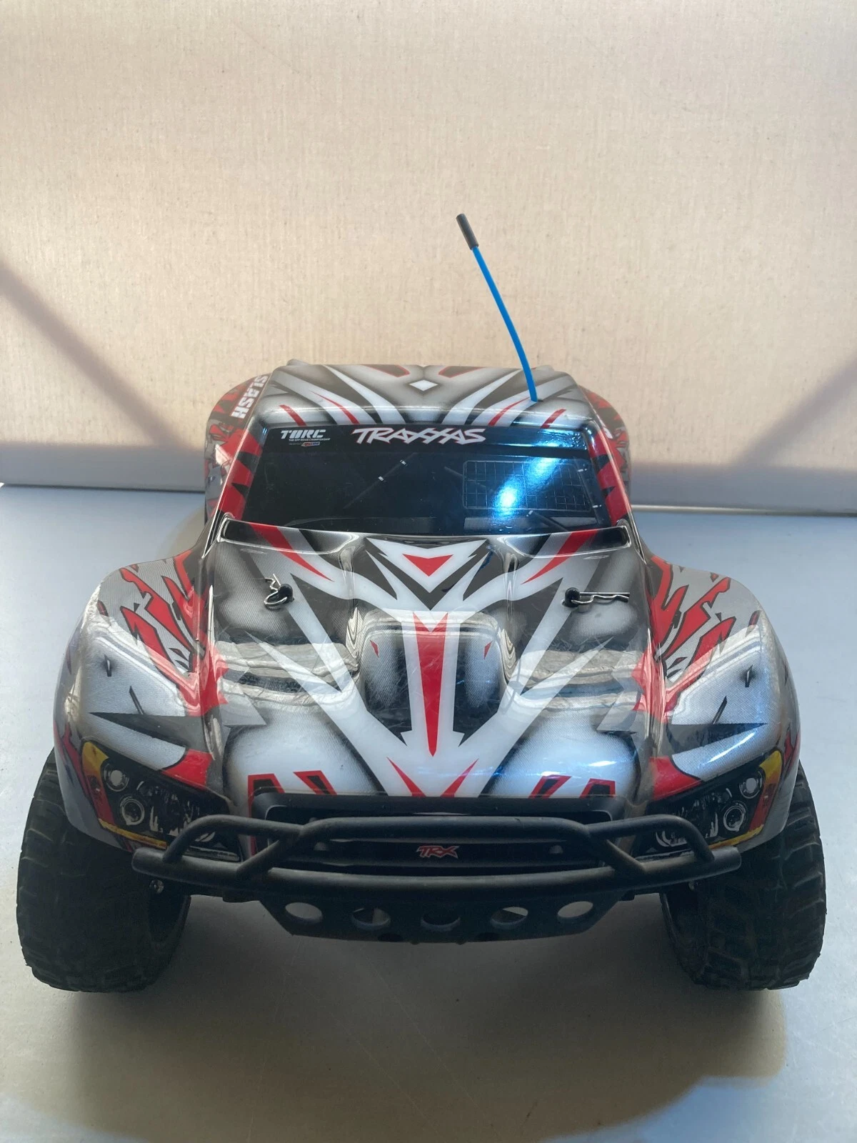 traxxas short course racing carro de controle remoto leia 