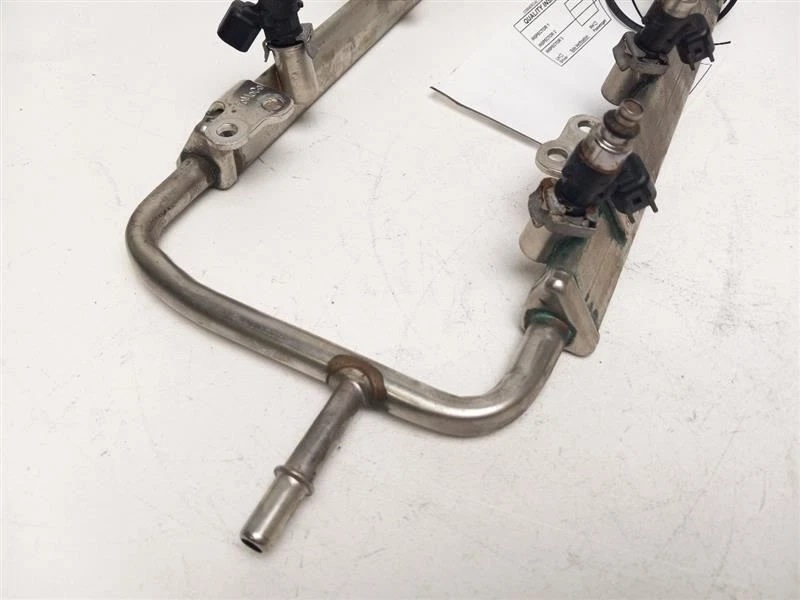 2016 LINCOLN MKS 191K FUEL RAIL INJECTOR - Image 2 of 4