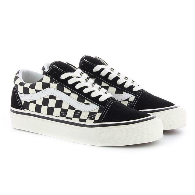 check lace up vans