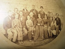 Foto de la era de la guerra civil retrato familiar dominado de hombres grandes - América rural 8" por 10"