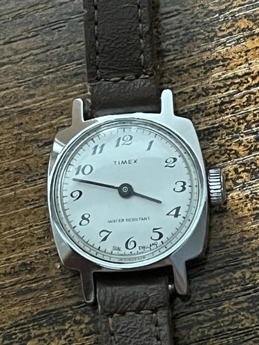 Vintage 1970's Timex Watch Women's 22mm Silver Tone Wind up Mexico Collectible