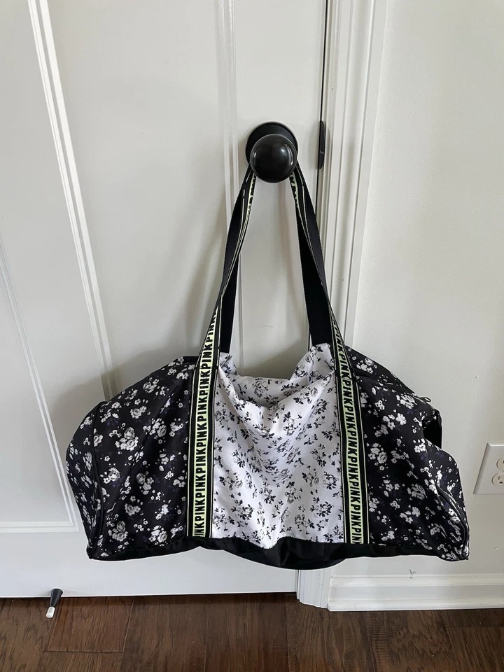 Bolso de Mano Victoria's Secret Negro Floral Fin de Semana Foto 2 de 4