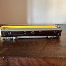 Hornby R4284 Mk3 Royal Household sleeping car '2915' in Royal Train livery