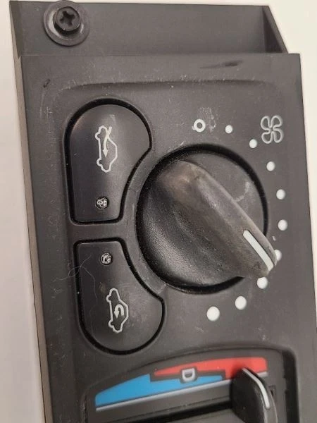 Chevrolet Impala 2004-2005 control de temperatura doble zona Opt CJ3 Foto 3 de 4