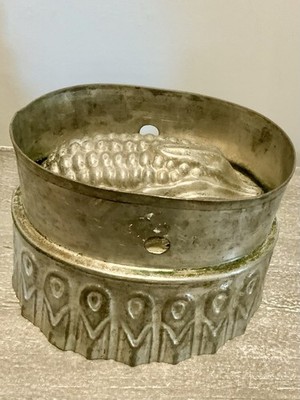 Antique Primitive Tin Ware Cake Pudding Bread Mold Corn  Top