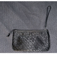 Tommy Hilfiger Black Geometric Clutch Wristle...