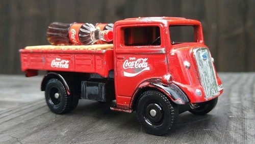 FORD 1950s Coca-Cola Delivery Truck not Hot Wheels - Modified Real Riders 1:64 - Picture 1 of 5