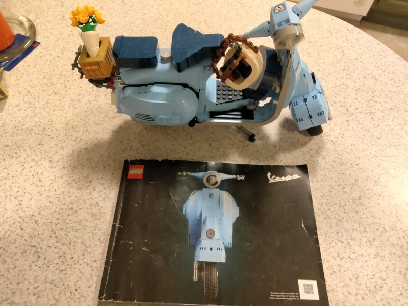 LEGO Icons Vespa 125 10298 Complete Set 1106 pcs w/ Manual No Box
