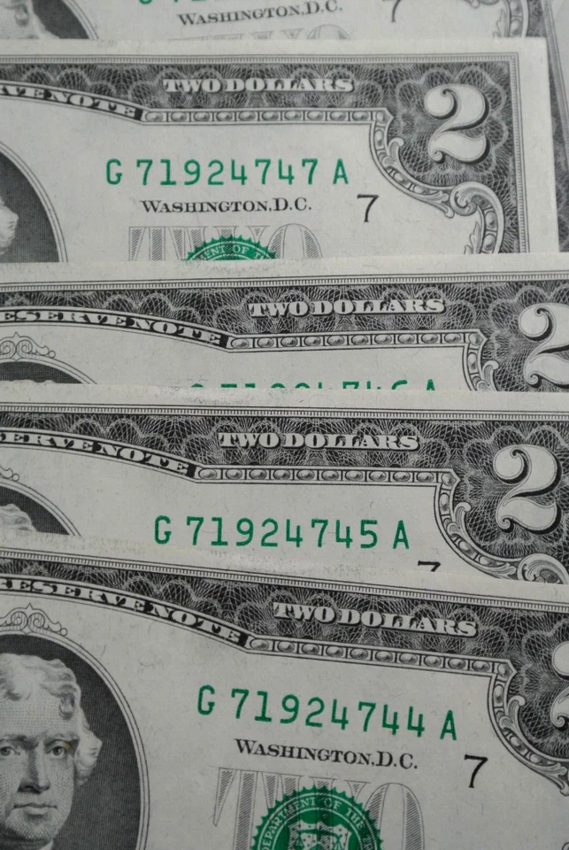 Lot of 5 Two Dollar Bill $2 Notes 1976 CRISP UNC $10 FV CONSECUTIVE SERIAL #S - Image 2 of 4