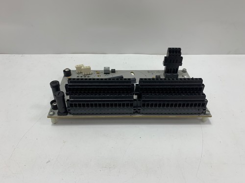 Honeywell CC-TDOB01 I/O BOARD 51308371-175 DO 24V Buss IOTA Image 1 of 3