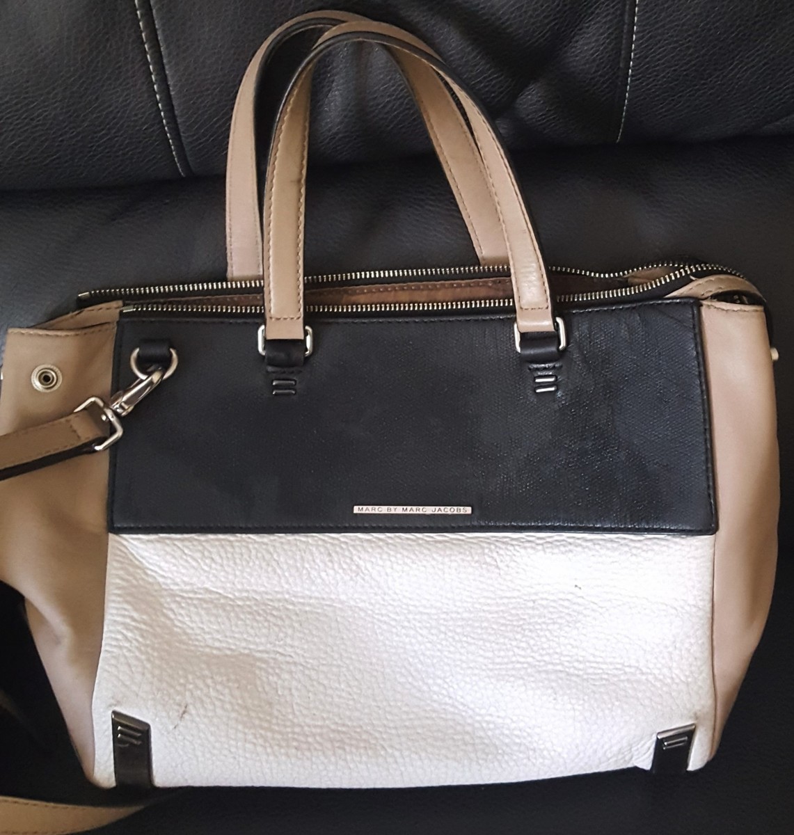 Marc by Marc Jacobs AUTHENTIC Sheltered Island Camera Bag