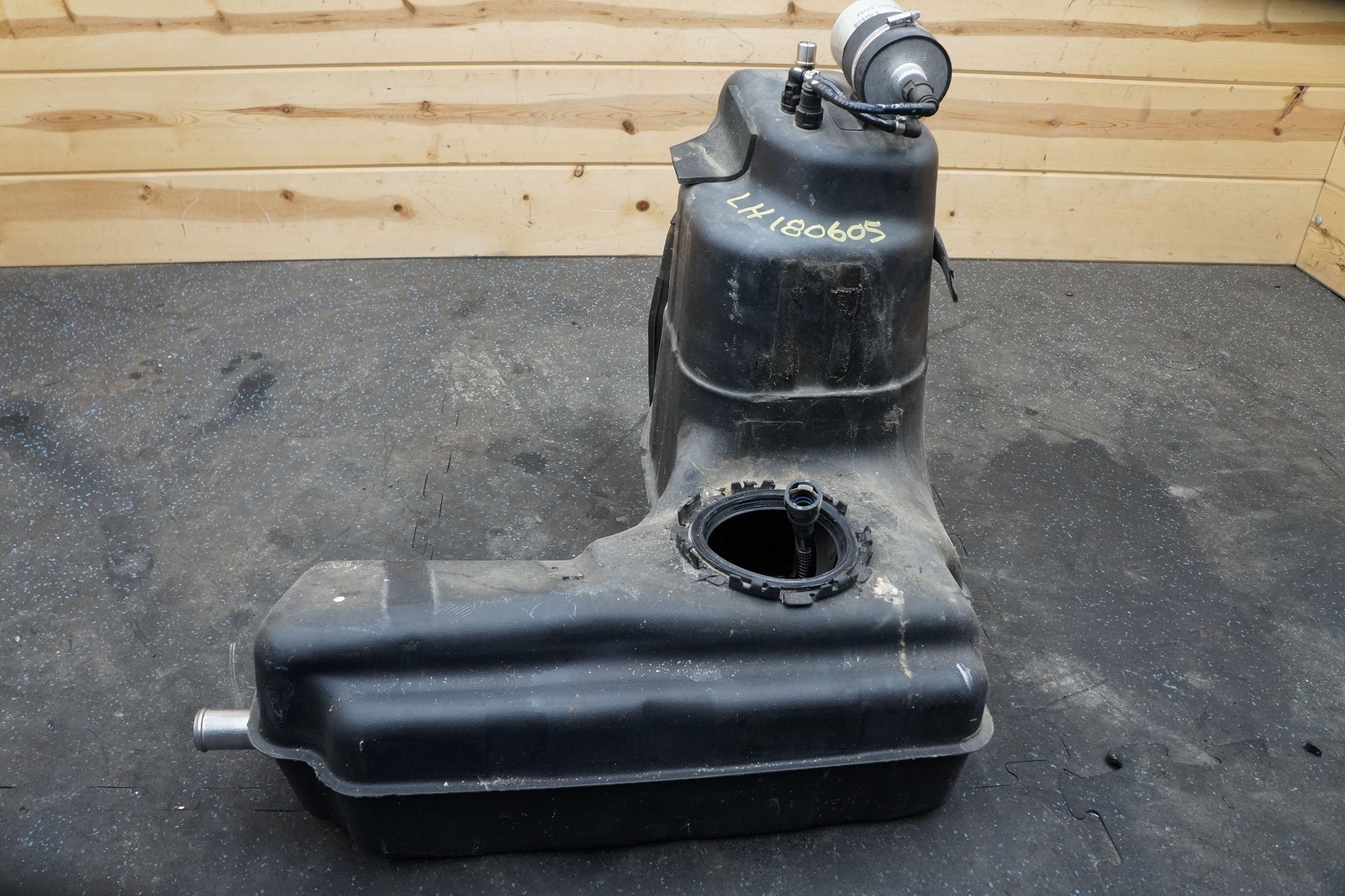 Left Gasoline Gas Fuel Tank 420201021 OEM Audi R8 Coupe 2010-15