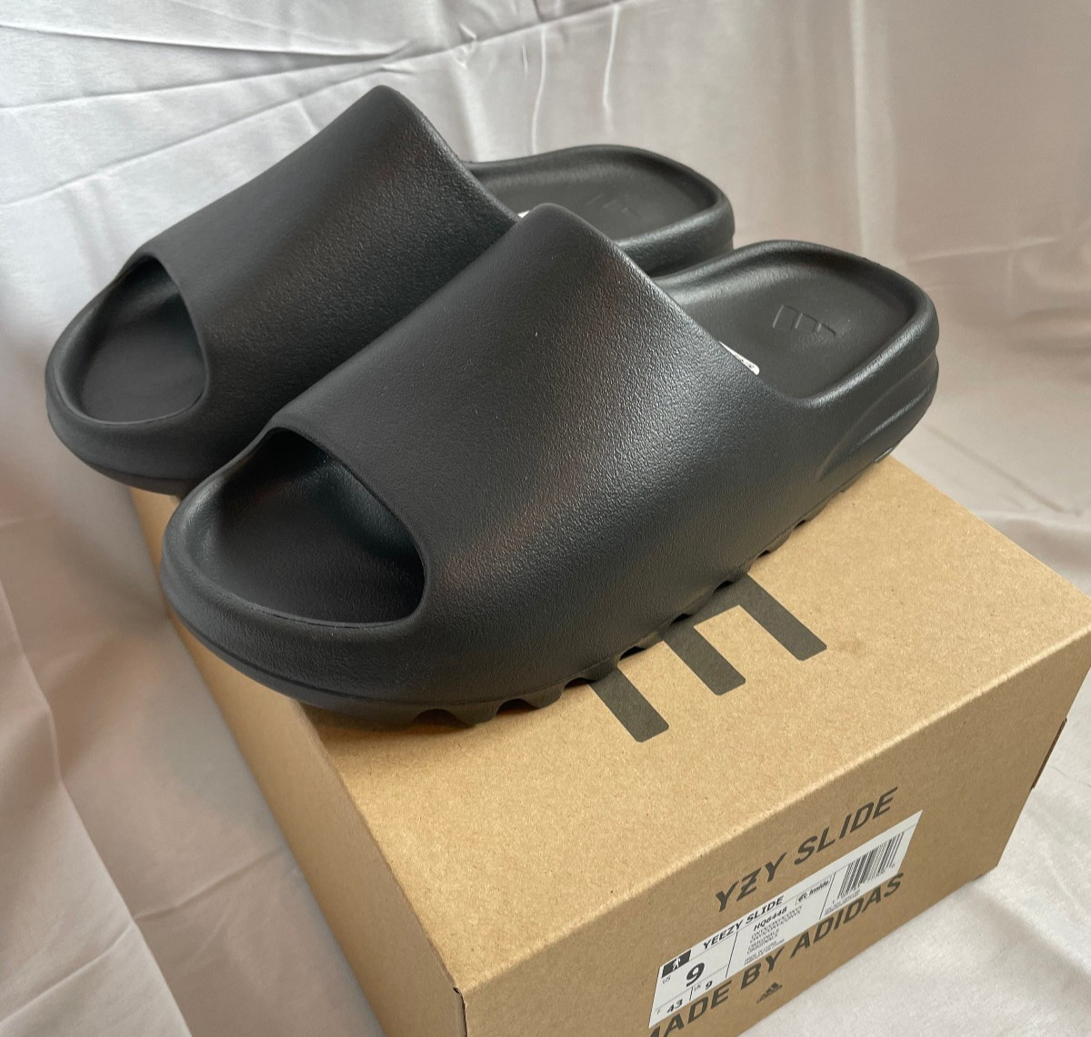 Adidas Yeezy Slide Onyx Size 9 | NEW IN ORIGINAL BOX | 100% AUTHENTIC (HQ6448) 