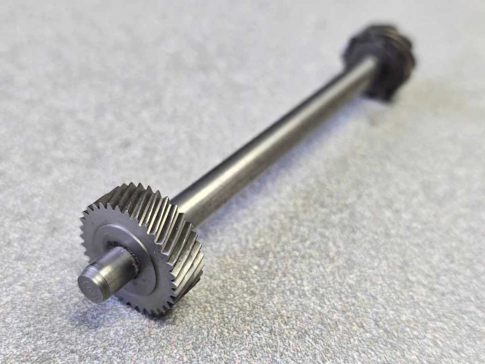 EXCELLENT ORIGINAL PORSCHE 911 915 TRANSMISSION MECHANICAL SPEEDO DRIVE SHAFT - Image 2 of 4