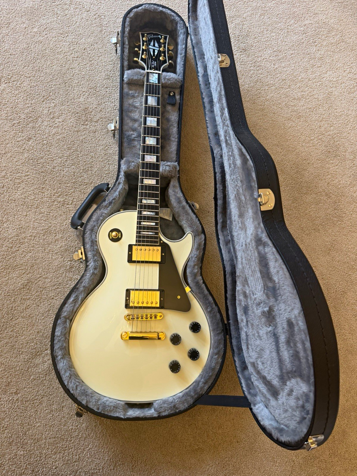 Gibson Les Paul Custom 2022 White Right-Handed 6-String Electric Guitar w/Case