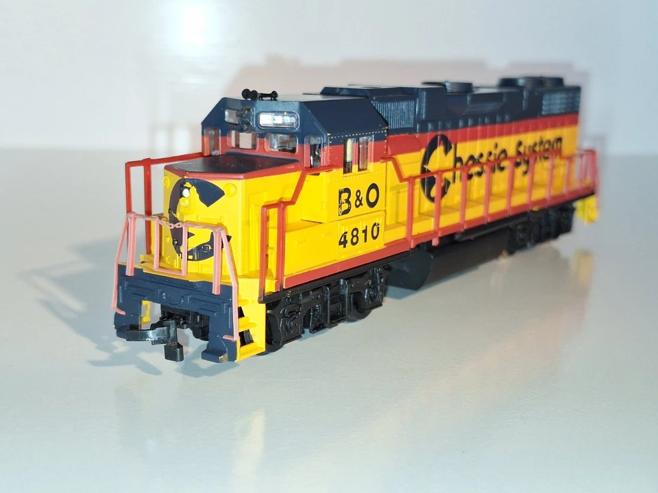 Lifelike Chessie Sytems Diesel Loco. V/Good motor, headlight. Excellent cond. HO - Image 4 of 4