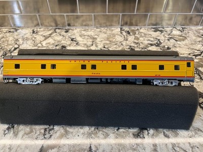 Custom UP Union Pacific Omaha Walthers Heritage HO Sleeper 4014 Lighted & People