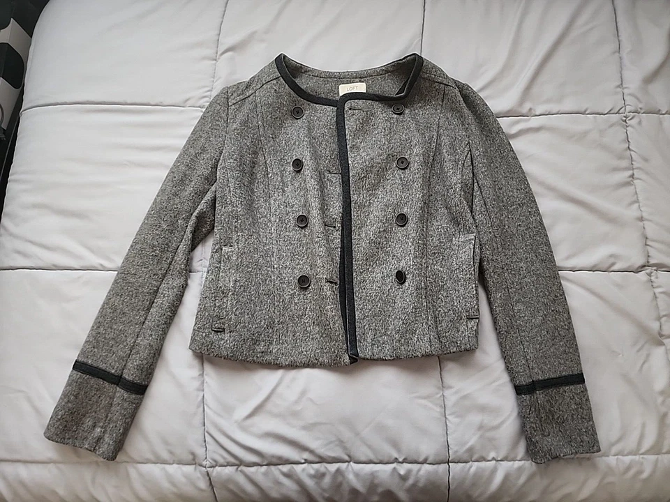 NWOT Ann Taylor Loft Grey Cadet Suit Jacket Size Small Soft & Cuddly Pockets - Image 3 of 4