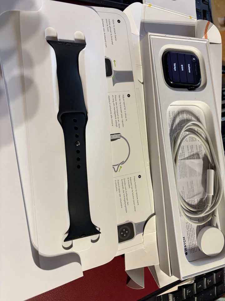 Apple Watch Series 9 Aluminium 45mm GPS Mitternacht, Sportarmband Schwarz OVP - Bild 2 von 4